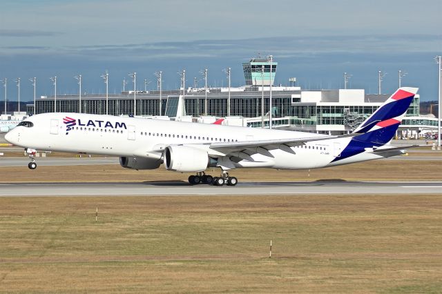 Airbus A350-900 (A7-AMB)
