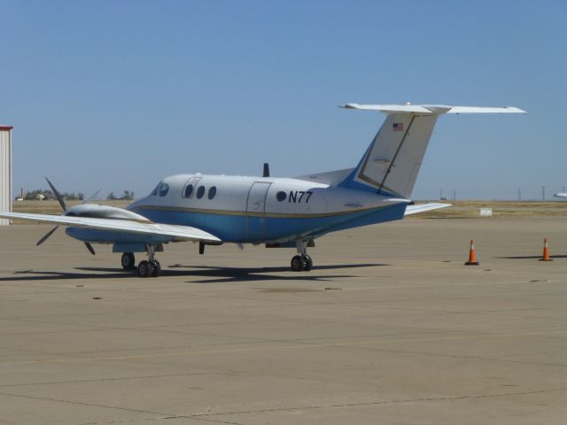 Beechcraft Super King Air 200 (N77)