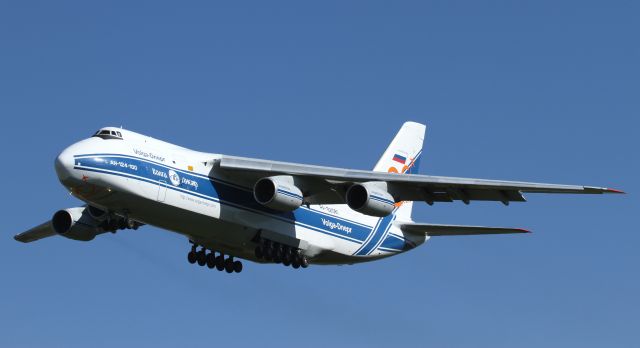 Antonov An-124 Ruslan (RNA82081) - Volga-dnepr Antonov An-124-100 Ruslan on short final at Portland International Airport