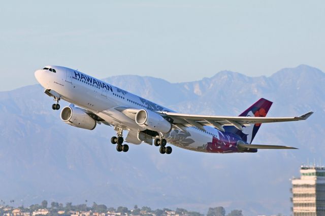 Airbus A330-200 (N395HA)