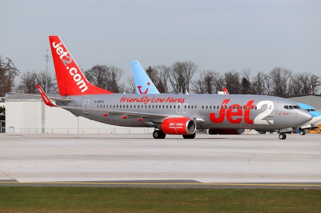 Boeing 737-800 (G-DRTZ)