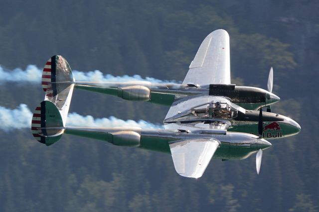 Lockheed P-38 Lightning (N25Y) - Overflight at Wolfgangsee