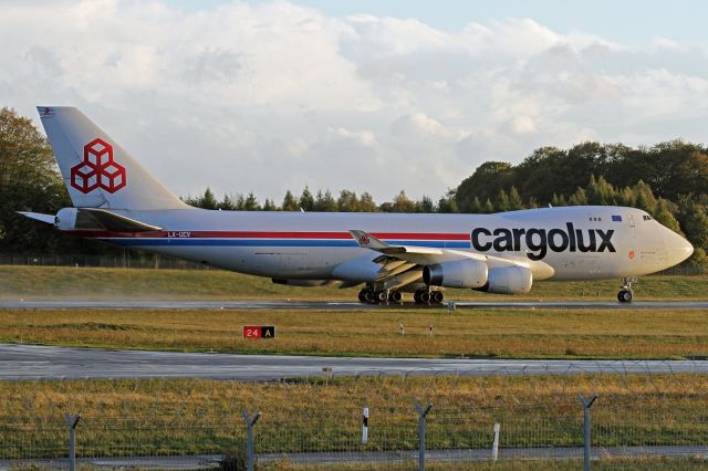 Boeing 747-400 (LX-UCV)