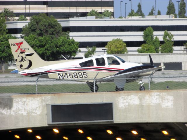 Beechcraft 55 Baron (N4589S) - Taxiing to RWY 30