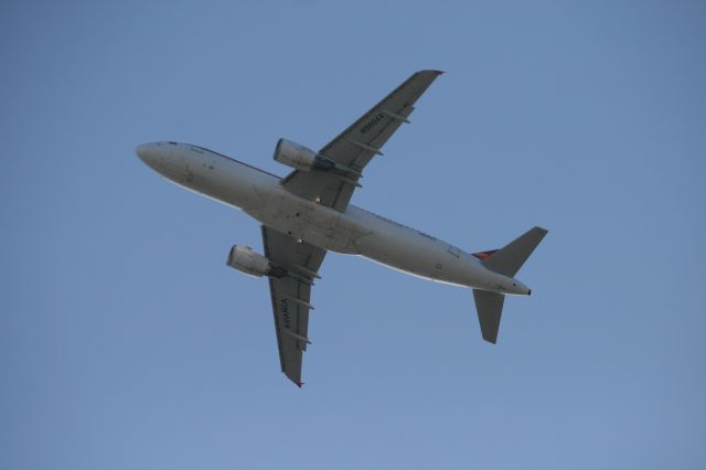 Airbus A320 (N980AV)