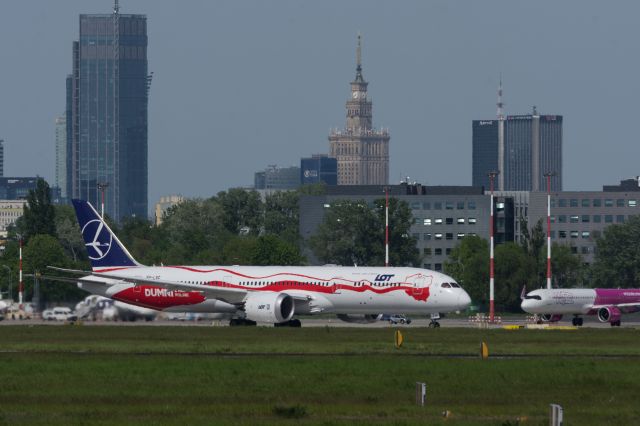 Boeing 787-9 Dreamliner (SP-LSC) - WAW SPOTTING