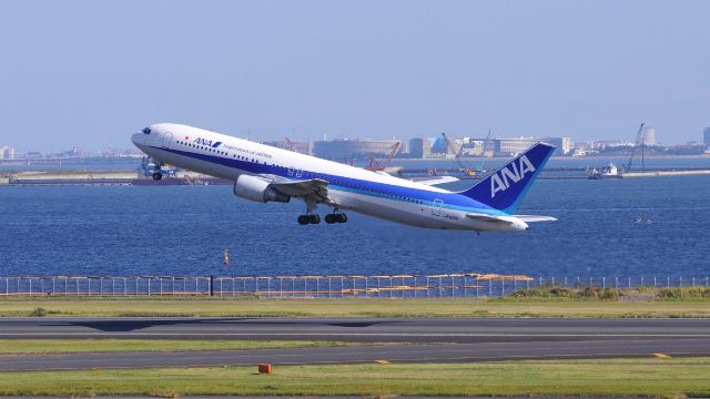 BOEING 767-300 (JA615A)