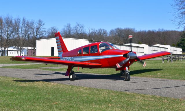 Piper Cherokee Arrow (N72RJ) - Piper PA-28R-180 Cherokee Arrow N72RJ in Brighton, MI