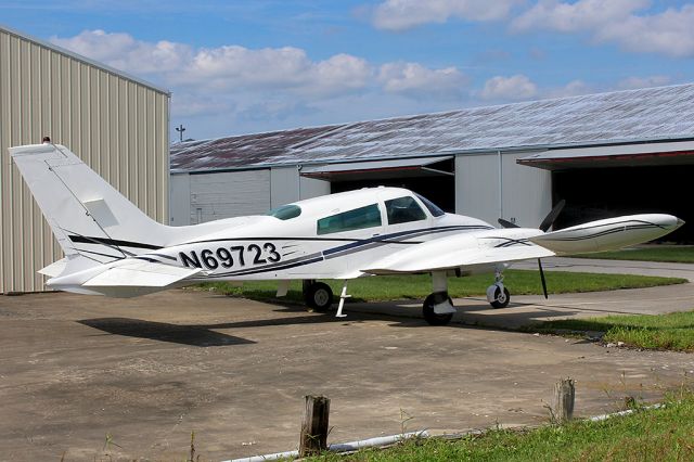 Cessna 310 (N69723)