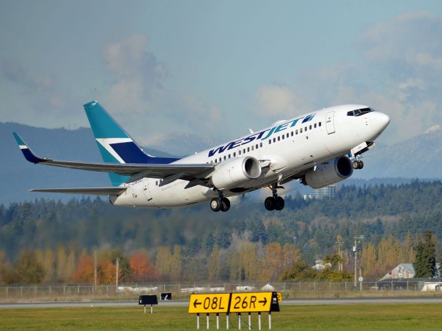 Boeing 737-700 (C-GWSQ)