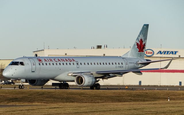 Embraer ERJ-190 (C-FMZR)