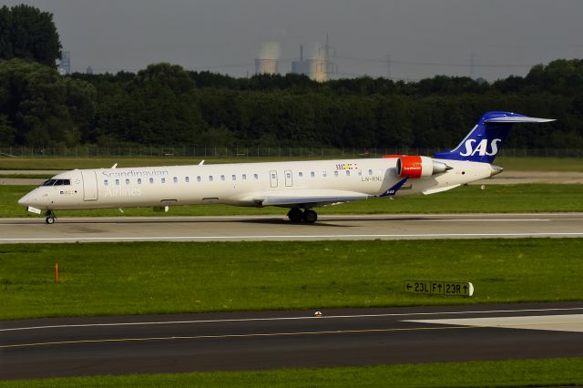 BOEING 737-300 (LN-RNL)