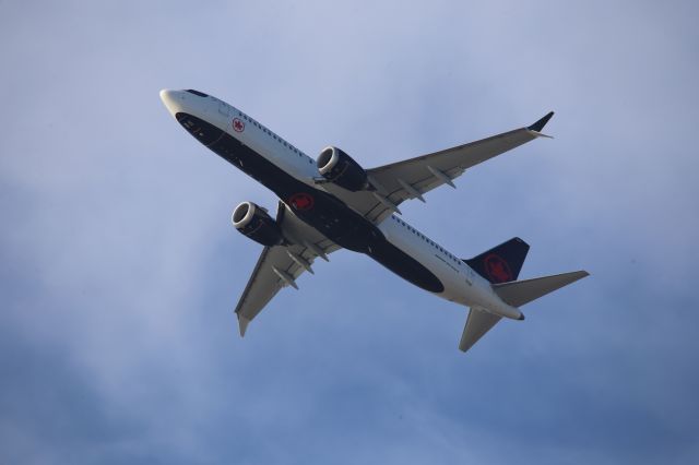 Boeing 737 MAX 8 (C-FSDB)