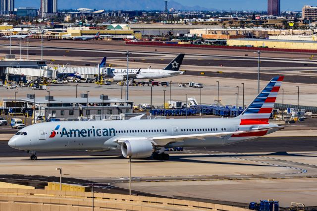 Boeing 787-9 Dreamliner (N822AN) - An American Airlines 787-9 taxiing at PHX on 2/24/23. Taken with a Canon R7 and Canon EF 100-400 ii lens.