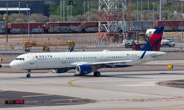 Airbus A321 (N357DN)