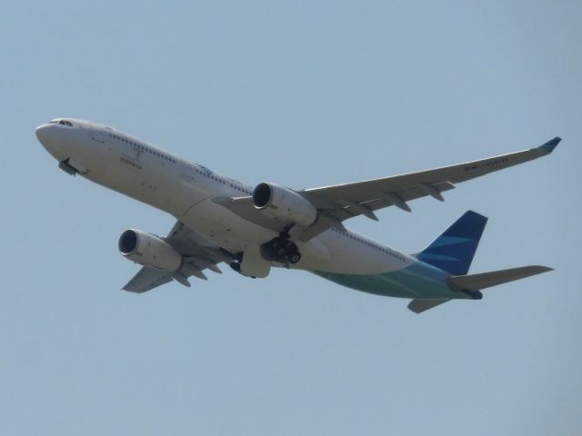 Airbus A330-300 (PK-GPD) - デンパサールへ向けてtake off