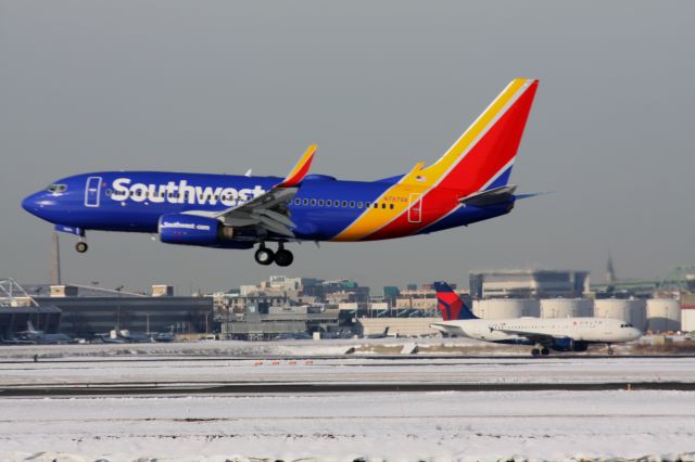 Boeing 737-700 (N7879A)