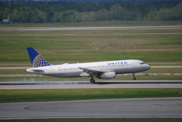 Airbus A320 (N445UA) - 3/19/2016: United Airbus A320-232 smoking the mains on Runway 8R at KIAH. 