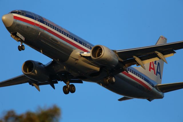 Boeing 737-800 (N935AN)