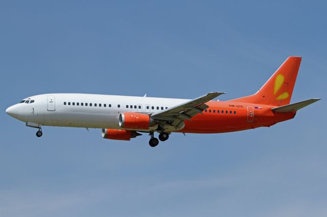 BOEING 737-400 (OM-GTC)