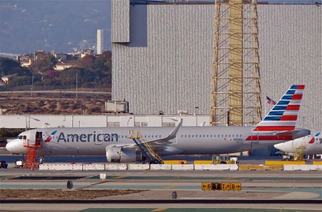 Airbus A321 (N121AN) - caught 10/21/14