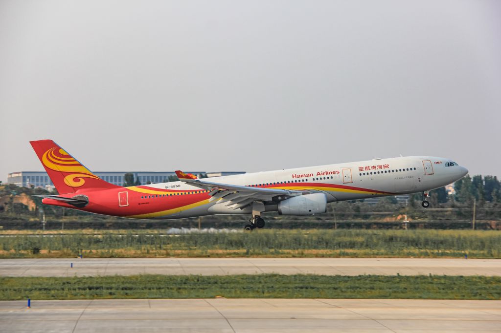 Airbus A330-300 (B-5950) - A330-343E(B-5950) Landing
