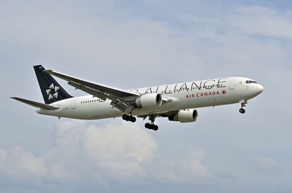 BOEING 767-300 (C-FMWY)