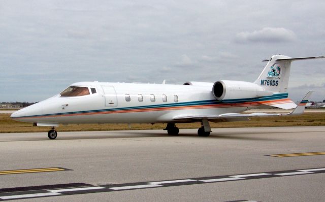 Learjet 60 (N769DS)