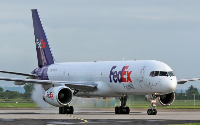 Boeing 757-200 (N903FD) - smokey arrival for fedex b757-2 n903fd in shannon this morning for maintenance 7/7/16.