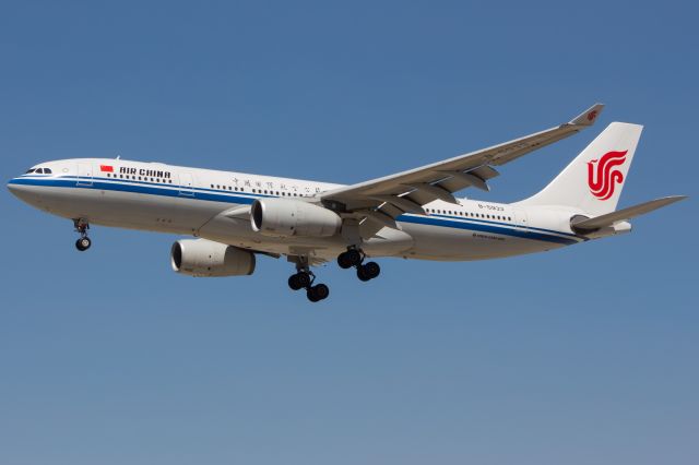 Airbus A330-200 (B-5933)
