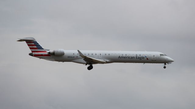 Canadair Regional Jet CRJ-900 (N956LR)