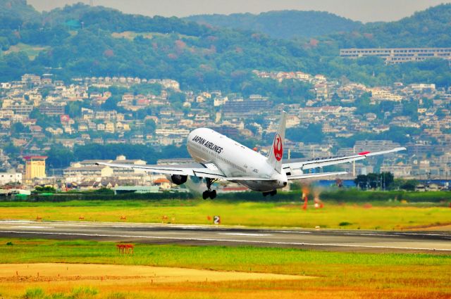 BOEING 767-300 (JA612J)