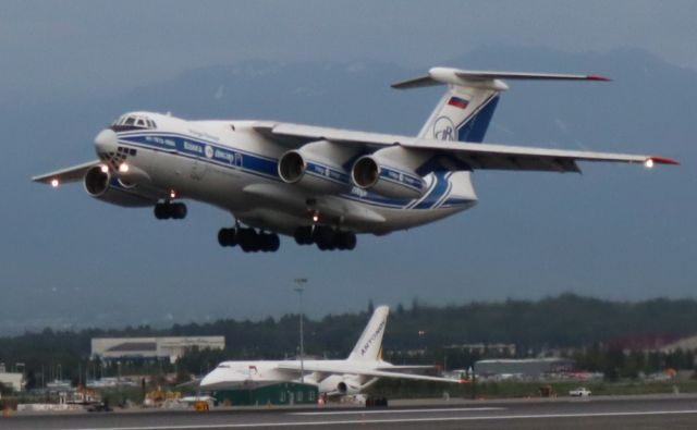 Ilyushin Il-76 (RA-76951) - Takeoff to the north on 15-33