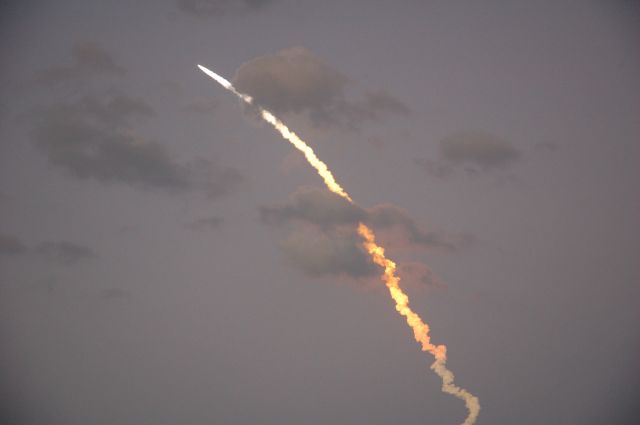 — — - Space Shuttle Discovery Taking Off Florida 3-15-2009 from my back yard. Man I miss those days.