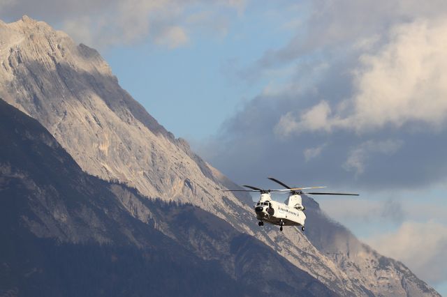 Boeing CH-47 Chinook (N245CH)