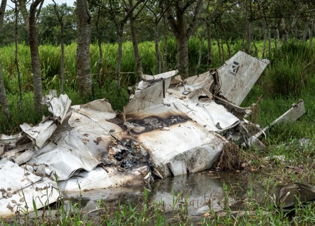 Cessna Centurion (N671MJ) - In an illegal flight, a Cessna Centurion crashes with two male passengers on board, who were burned to death on impact. Traces of cocaine were found in a bag, bottles of water and tequila of Mexican nationality, and two tanks for transporting fuel. 