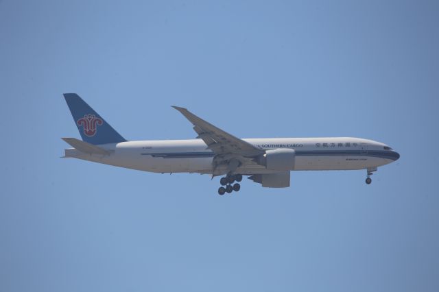 BOEING 777-200LR (B-2026)