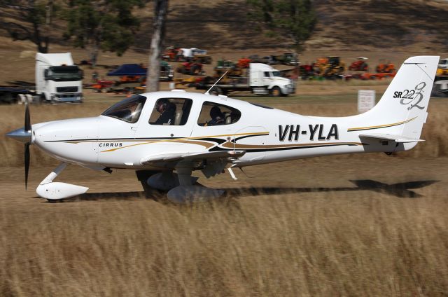 Cirrus SR-22 (VH-YLA)