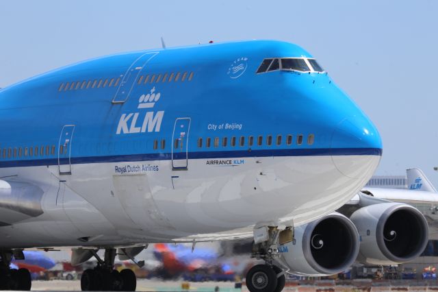 Boeing 747-400 (PH-BFU) - LINING UP