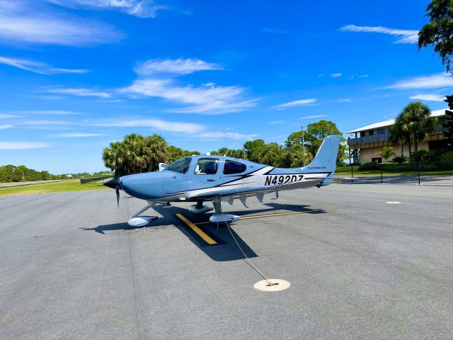 Cirrus SR-22 (N492DZ)