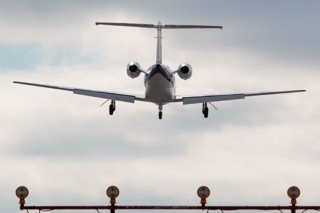 Cessna 402 (C-GZAS) - Landing in Toronto during the cold evening.