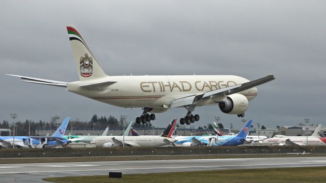 Boeing 777-200 (A6-DDB) - BOE132 on final approach to runway 16R to complete a flight test on 1/27/13. (LN:1072 c/n 39692).