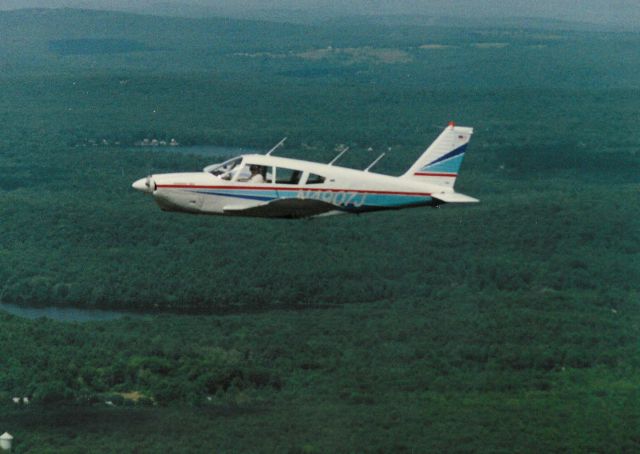 Piper Cherokee (N4907J) - N4907J in flight (over central MA)