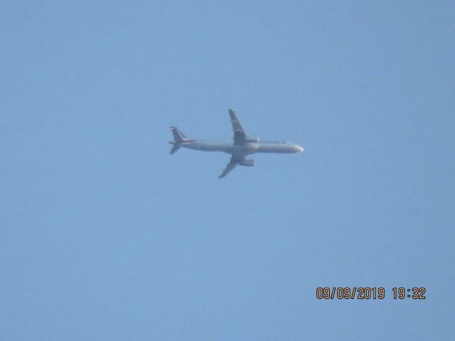 Airbus A321 (N980UY)