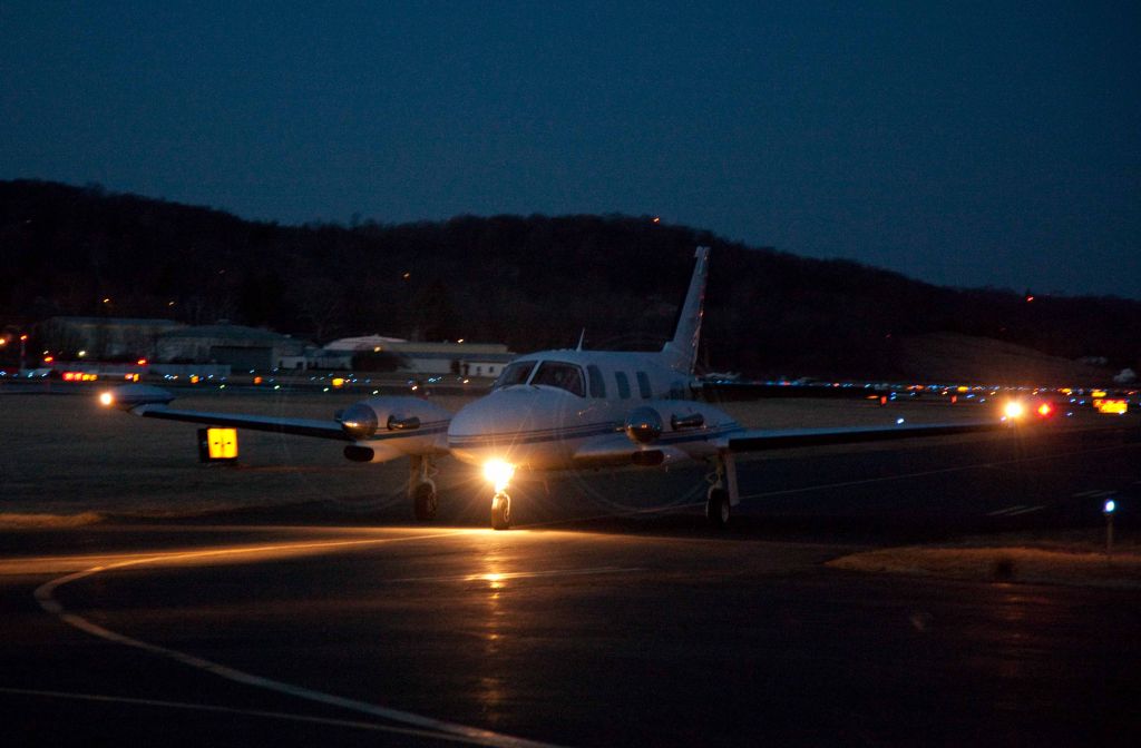 Piper Cheyenne (N37TW) - Early morning departure at RELIANT AIR, where you find the lowest fuel prices on the Danbury (KDXR) airport!