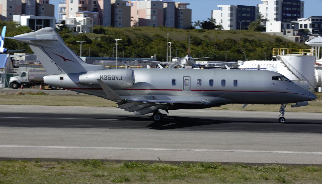 Canadair Challenger 350 (N350VJ)
