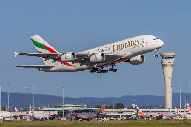 Airbus A380-800 (A6-EOL)