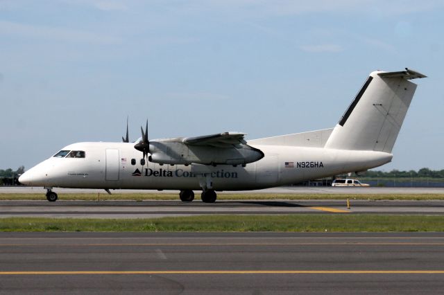 de Havilland Dash 8-100 (N926HA) - Seen on 22-Jul-07 this aircraftw as exported to Canada on 22-Feb-08.