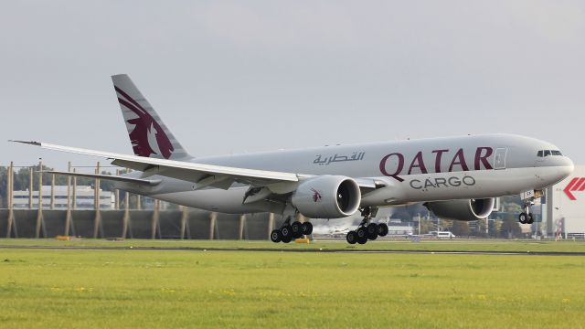 Boeing 777-200 —