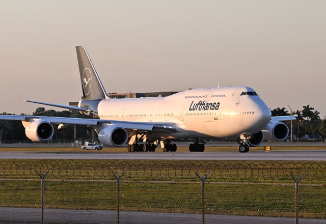 BOEING 747-8 (D-ABYA)